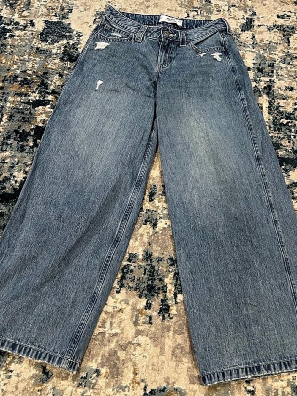 Hollister Low-Rise Super Baggy Wide Leg Jeans in Blue Waist 27.
